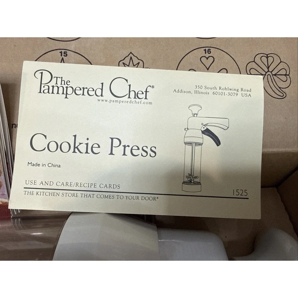 The Pampered Chef 1525 Cookie Press‎ with 16 Discs - White Excellent